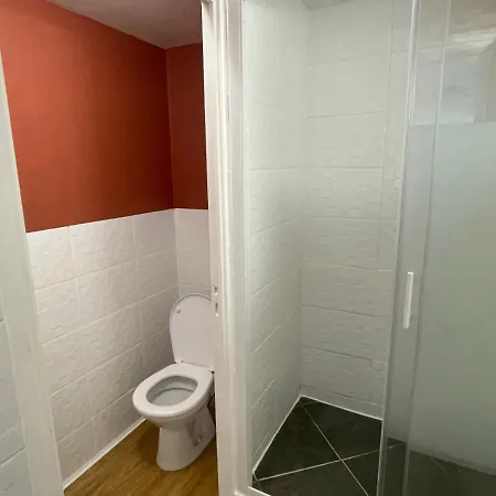 Calme Et Bien Decore Apartament