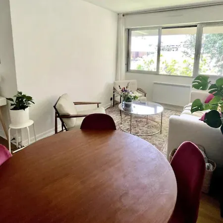 Calme Et Bien Decore Apartament *