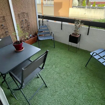 Calme Et Bien Decore Apartament